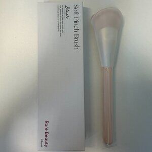 Rare Beauty by Selena Gomez  Soft Pinch Blush Brush